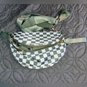 *NWOT* NYLON CHECKERED
CROSSBODY BAG